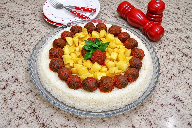Köfteli Pilav