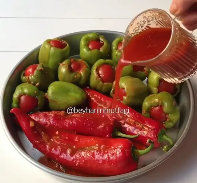 Fırında Etli Biber Dolması