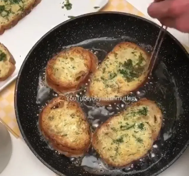 Otlu Yumurtalı Ekmek
