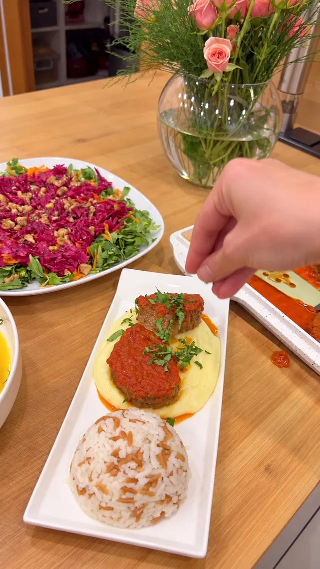 Soslu Rulo Köfte
