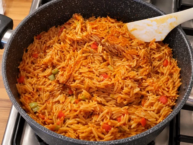 Domatesli Arpa Şehriye Pilavı