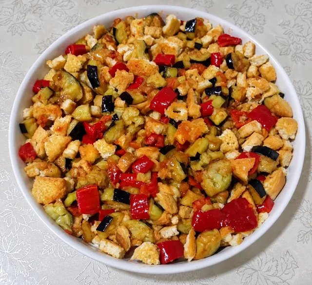 Etimekli Patlıcanlı Salata