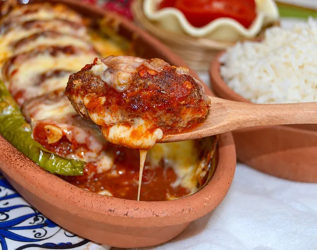 Fırında Domates Soslu Köfte