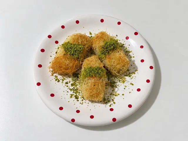 Fıstıklı Kadayıf Sarma