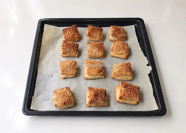 Simit Tadında Milföy Börek
