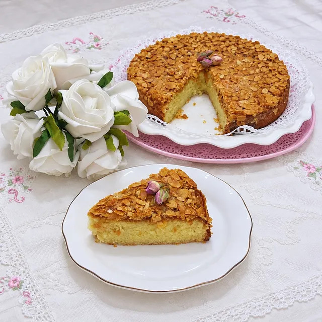 Ballı Bademli Kek