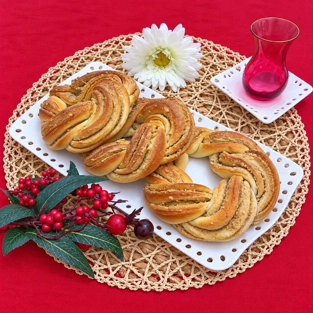 Tahinli Çelenk Çörek