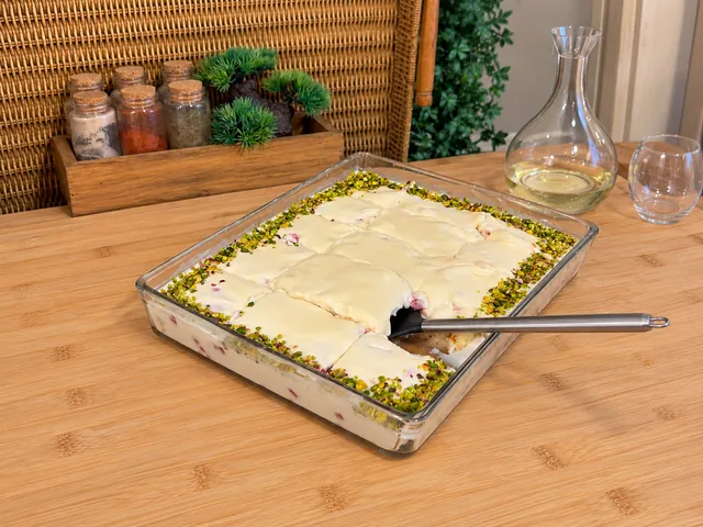Meyveli Borcam Pastası